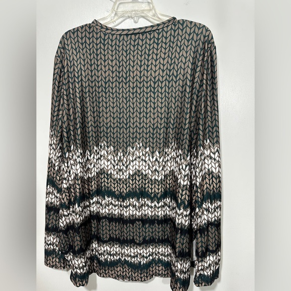 Woman’s long sleeve shirt - Picture 2 of 3